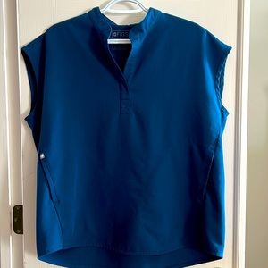 Figs deep reef Rafaela oversize scrub top